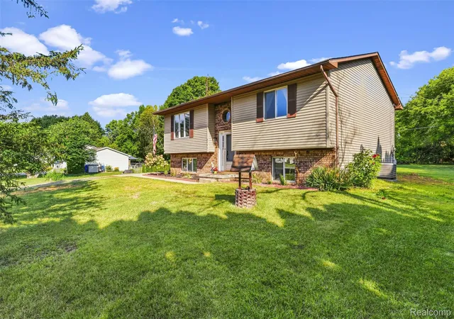 Photo 4 of Single family home for sale at 8491 E Mount Morris Rd, Richfield Township Genesee, MI 48463 | MLS# 20261069072 | Listing updated on 2026-09-13