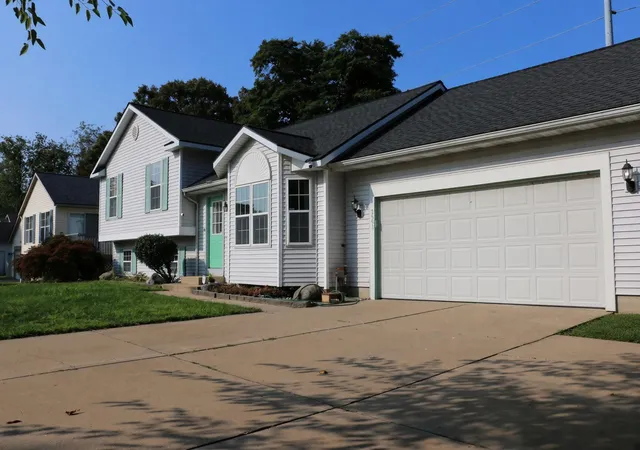 Photo 3 of Single family home for sale at 2591 W Pine Ln, Holland Charter Township Ottawa, MI 49424 | MLS# 65026045708 | Listing updated on 2026-09-05