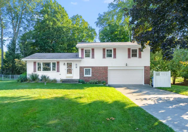 Photo 1 of Sale Pending at 110 Reyn Cir, Battle Creek City Calhoun, MI 49015 | MLS# 66026045712 | Listing updated on 2026-08-29