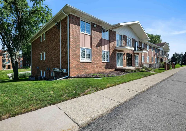Condo for sale at 54669 Shelby Rd, ShelbyCharterTownship_Macomb, MI 48316 | MLS# 58050220111