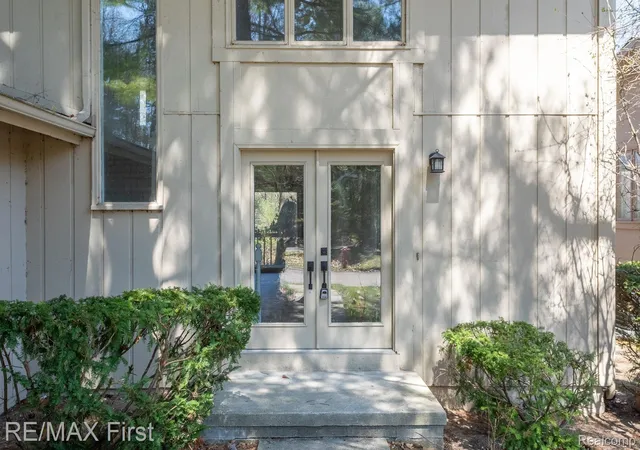 Photo 3 of Condo for sale at 6620 Red Cedar Ln, West Bloomfield, MI 48324 | MLS# 20261069090 | Listing updated on 2026-09-14