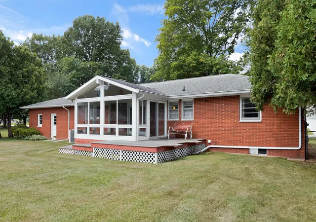 Photo 3 of Single family home for sale at 128 Schirmer Pkwy, Buchanan City Berrien, MI 49107 | MLS# 69026045720 | Listing updated on 2026-09-13