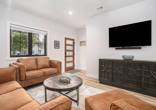 Photo 2 of Single family home for sale at 318 Edgell St, South Haven City Van Buren, MI 49090 | MLS# 66026045722 | Listing updated on 2026-08-28