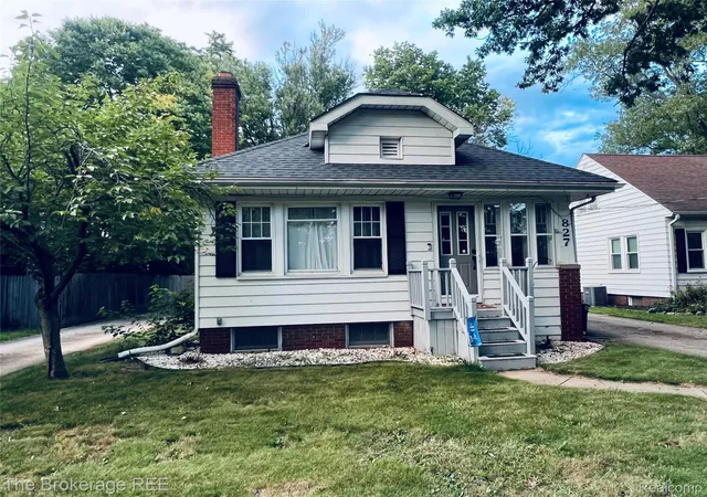 Photo 1 of Single family home for sale at 827 E Main St, Flushing City Genesee, MI 48433 | MLS# 20261069107 | Listing updated on 2026-09-13