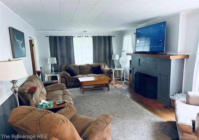 Photo 4 of Single family home for sale at 827 E Main St, Flushing City Genesee, MI 48433 | MLS# 20261069107 | Listing updated on 2026-09-13