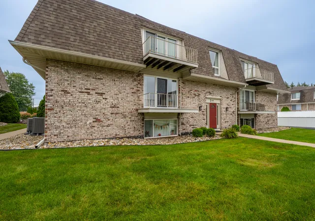 Photo 1 of Sale Pending at 3618 Lakeshore Dr #8, St Joseph Charter Township Berrien, MI 49085 | MLS# 69026045730 | Listing updated on 2026-09-07
