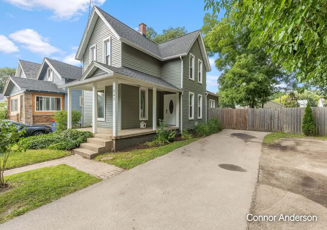 Photo 1 of Single family home for sale at 543 Leonard St Ne, Grand Rapids City Kent, MI 49503 | MLS# 65026045732 | Listing updated on 2026-10-02