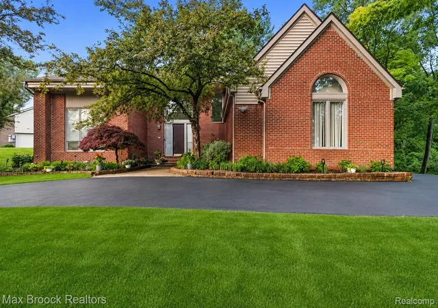 Photo 1 of Single family home for sale at 2295 Shore Hill Dr, West Bloomfield Charter Township Oakland, MI 48323 | MLS# 20261069116 | Listing updated on 2026-09-13