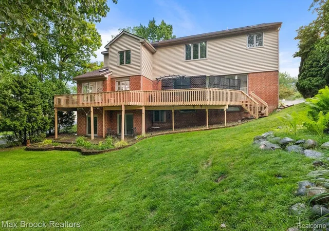 Photo 2 of Single family home for sale at 2295 Shore Hill Dr, West Bloomfield Charter Township Oakland, MI 48323 | MLS# 20261069116 | Listing updated on 2026-09-13