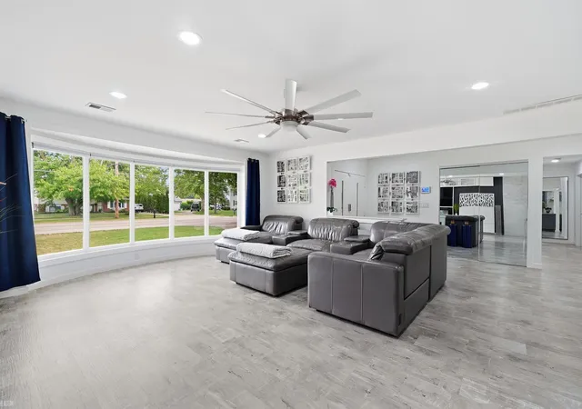 Photo 4 of Single family home for sale at 8650 Clinton River Rd, Sterling Heights City Macomb, MI 48314 | MLS# 58050220122 | Listing updated on 2026-09-03