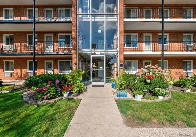 Photo 2 of Condo for sale at 2820 Woodslee Dr #308, Royal Oak City Oakland, MI 48073 | MLS# 20261069129 | Listing updated on 2026-09-09