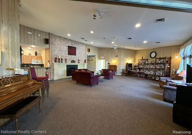2nd image of 40526 Newport Dr, PlymouthCharterTownship_Wayne, MI 48170