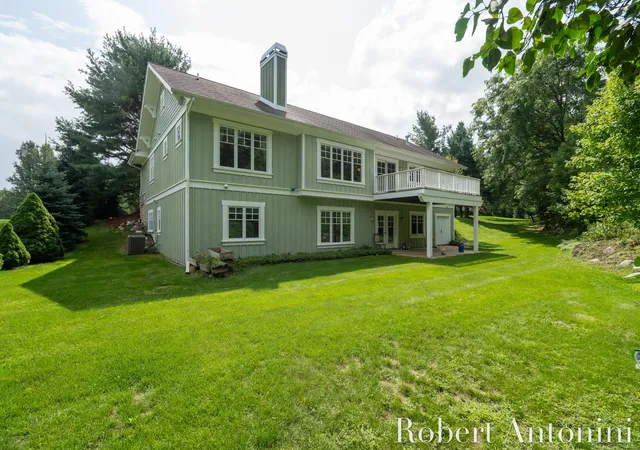 Photo 2 of Single family home for sale at 2025 Pine Nook Ct Ne, Grand Rapids Charter Township Kent, MI 49525 | MLS# 65026045743 | Listing updated on 2026-09-02