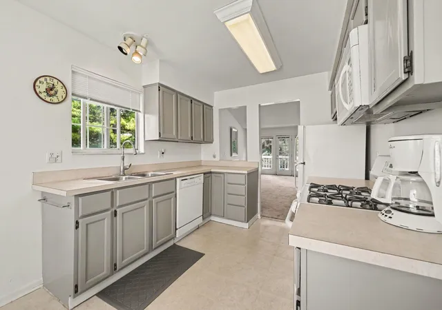 Listing Photo 5 - Condo for sale in building located at 398 Rolling Mdws Dr, Ann Arbor, MI 48103