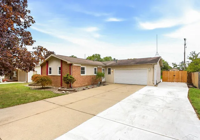 Photo 1 of Single family home for sale at 2904 Clayburn Rd, Saginaw Charter Township Saginaw, MI 48603 | MLS# 61050220129 | Listing updated on 2026-09-14