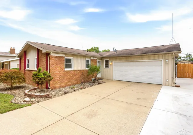 Photo 3 of Single family home for sale at 2904 Clayburn Rd, Saginaw Charter Township Saginaw, MI 48603 | MLS# 61050220129 | Listing updated on 2026-09-14