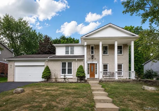 Photo 1 of Single family home for sale at 30991 Oak Valley Ct, Farmington Hills City Oakland, MI 48331 | MLS# 20261069167 | Listing updated on 2026-09-02