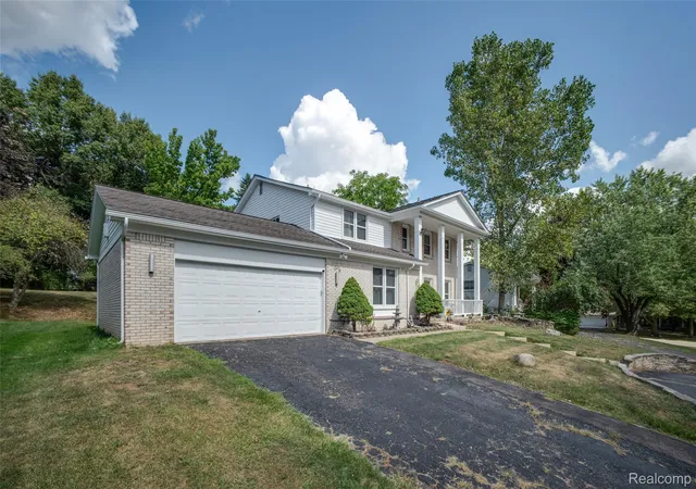 Photo 3 of Single family home for sale at 30991 Oak Valley Ct, Farmington Hills City Oakland, MI 48331 | MLS# 20261069167 | Listing updated on 2026-09-02