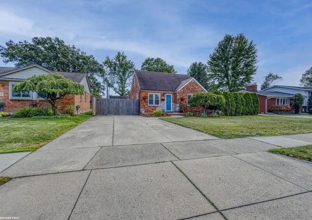 Photo 2 of Single family home for sale at 22712 Liberty St, St Clair Shores City Macomb, MI 48080 | MLS# 58050220133 | Listing updated on 2026-09-02