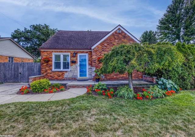 Photo 3 of Single family home for sale at 22712 Liberty St, St Clair Shores City Macomb, MI 48080 | MLS# 58050220133 | Listing updated on 2026-09-02