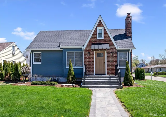 Photo 1 of Single family home for sale at 27500 Jefferson Ave, St Clair Shores City Macomb, MI 48081 | MLS# 20261069181 | Listing updated on 2026-09-13