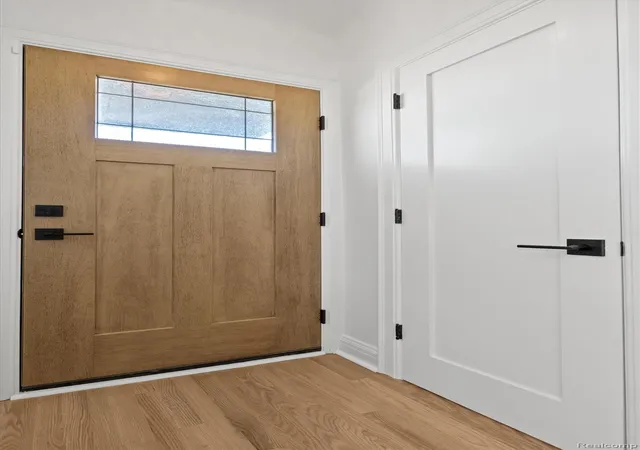 Photo 3 of Single family home for sale at 27500 Jefferson Ave, St Clair Shores City Macomb, MI 48081 | MLS# 20261069181 | Listing updated on 2026-09-13