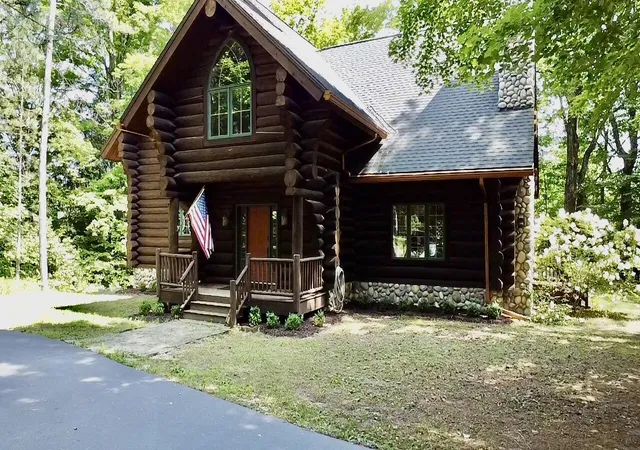 Photo 3 of Single family home for sale at 18821 Moore Rd, Springdale Township Manistee, MI 49683 | MLS# 67026045767 | Listing updated on 2026-08-28