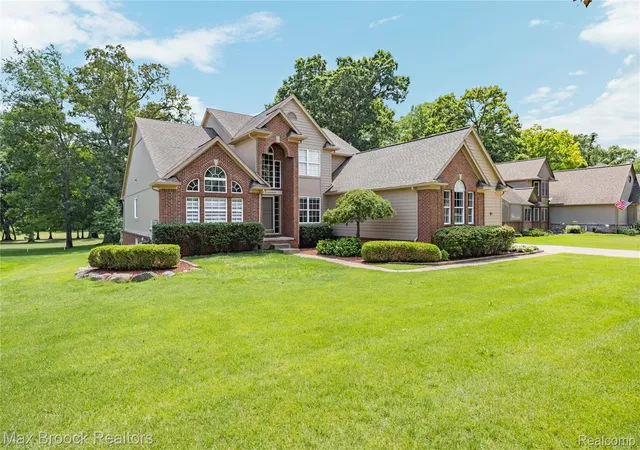 Photo 2 of Single family home for sale at 2322 Sandlewood Dr, White Lake Charter Township Oakland, MI 48383 | MLS# 20261069185 | Listing updated on 2026-09-23