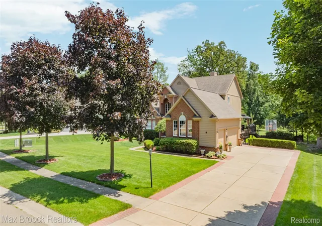 Photo 3 of Single family home for sale at 2322 Sandlewood Dr, White Lake Charter Township Oakland, MI 48383 | MLS# 20261069185 | Listing updated on 2026-09-23