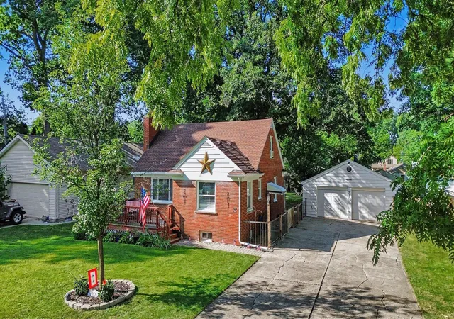 Photo 3 of Single family home for sale at 3620 Fort Dr, Waterford Charter Township Oakland, MI 48328 | MLS# 81026045769 | Listing updated on 2026-09-10