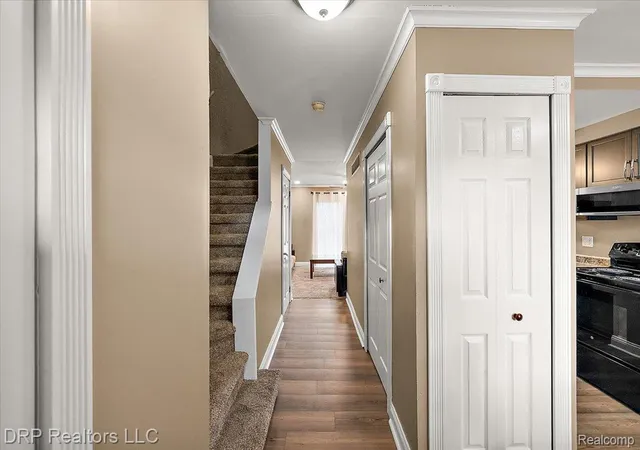 Listing Photo 5 - Condo for sale in building located at 16994 Kingsbrooke Dr, Clinton Township, MI 48038