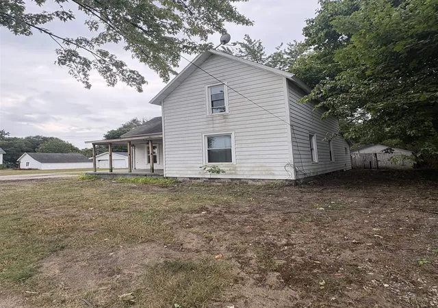Photo 2 of Single family home for sale at 915 W Broadway St, Mt Pleasant City Isabella, MI 48858 | MLS# 79080072966 | Listing updated on 2026-08-31