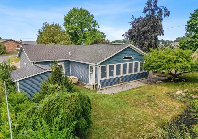 Photo 3 of Single family home for sale at 716 Valley Ave, Fremont City Newaygo, MI 49412 | MLS# 72026045772 | Listing updated on 2026-09-16