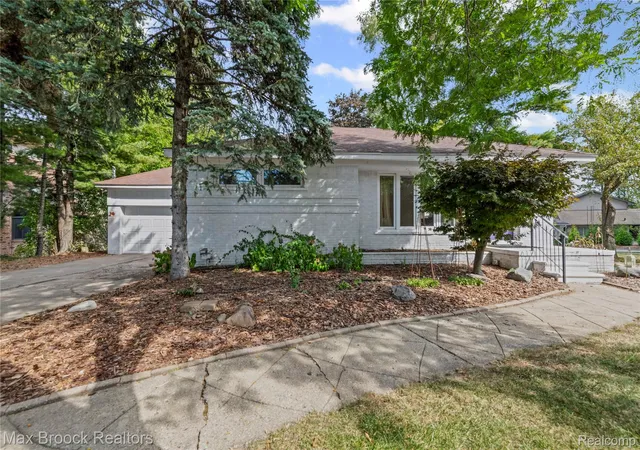 Photo 2 of Single family home for sale at 2665 Middlebelt Rd, West Bloomfield Charter Township Oakland, MI 48324 | MLS# 20261069196 | Listing updated on 2026-08-29