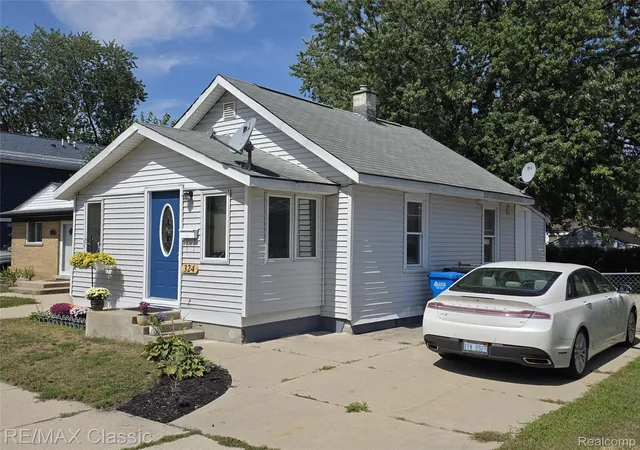 Photo 1 of Single family home for sale at 324 W Hudson Ave, Madison Heights, MI 48071 | MLS# 20261069200 | Listing updated on 2026-09-01