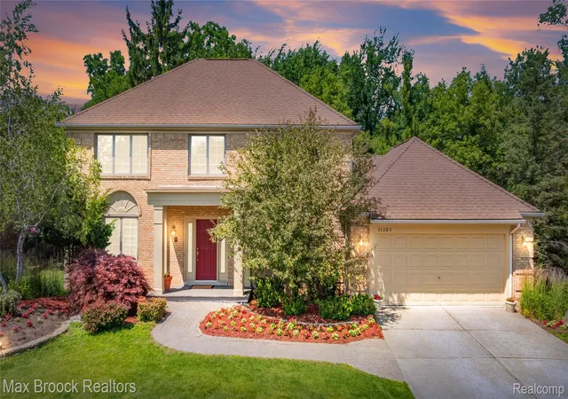 Photo 1 of Single family home for sale at 31223 Country Ridge Cir, Farmington Hills City Oakland, MI 48331 | MLS# 20261069201 | Listing updated on 2026-08-29