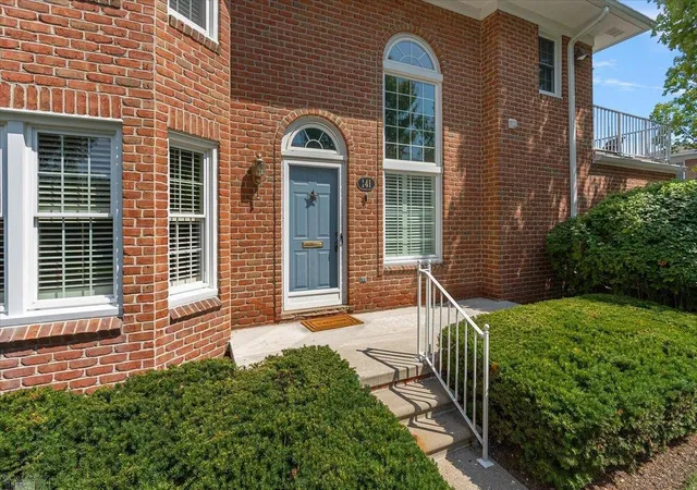 Photo 4 of Condo for sale at 141 Windwood Pointe Rd, St Clair Shores City Macomb, MI 48080 | MLS# 58050220143 | Listing updated on 2026-09-16