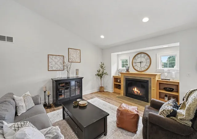 Photo 3 of Single family home for sale at 4290 Oak Meadow Dr, Georgetown Charter Township Ottawa, MI 49426 | MLS# 65026045786 | Listing updated on 2026-09-09