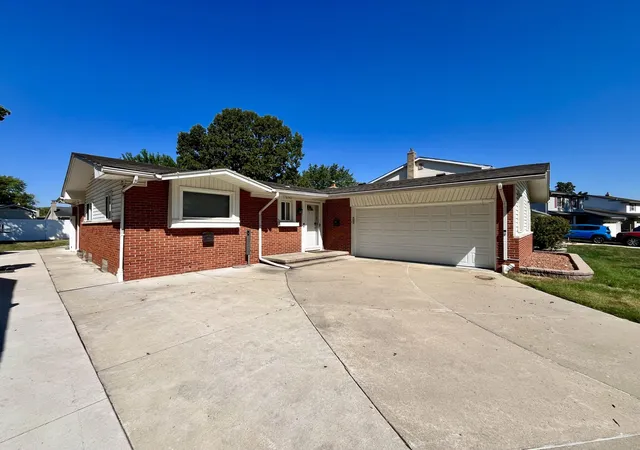 Photo 2 of Single family home for sale at 19342 Coventry Dr, Riverview City Wayne, MI 48193 | MLS# 81026045794 | Listing updated on 2026-09-16