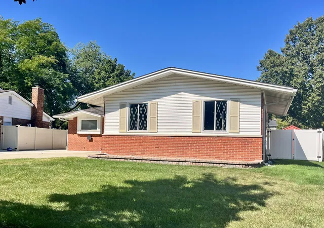 Photo 3 of Single family home for sale at 19342 Coventry Dr, Riverview City Wayne, MI 48193 | MLS# 81026045794 | Listing updated on 2026-09-16