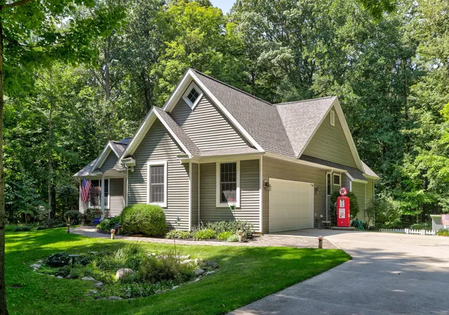 Photo 2 of Single family home for sale at 1130 Fallbrook Trl, Trowbridge Township Allegan, MI 49010 | MLS# 66026045796 | Listing updated on 2026-08-29