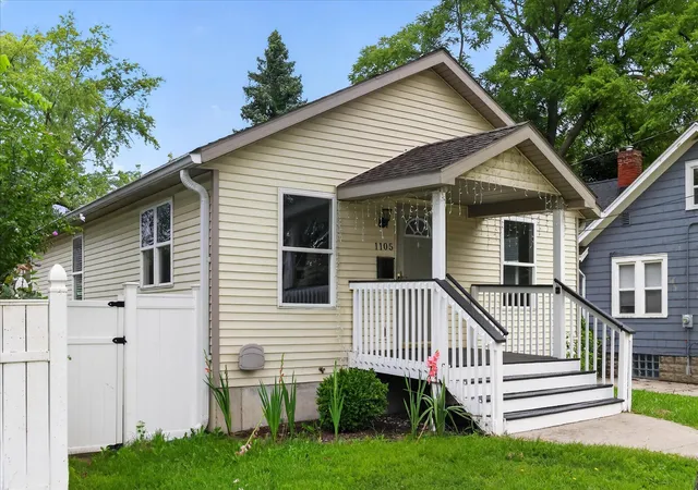 Photo 2 of Single family home for sale at 1105 Hazen St Se, Grand Rapids City Kent, MI 49507 | MLS# 65026045797 | Listing updated on 2026-10-07