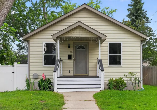 Photo 3 of Single family home for sale at 1105 Hazen St Se, Grand Rapids City Kent, MI 49507 | MLS# 65026045797 | Listing updated on 2026-10-07