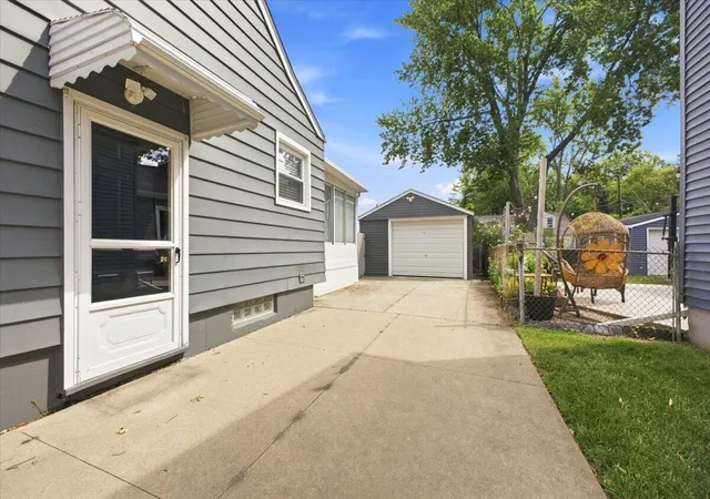 Photo 3 of Single family home for sale at 815 S Marias Ave, Clawson City Oakland, MI 48017 | MLS# 81026045813 | Listing updated on 2026-08-28