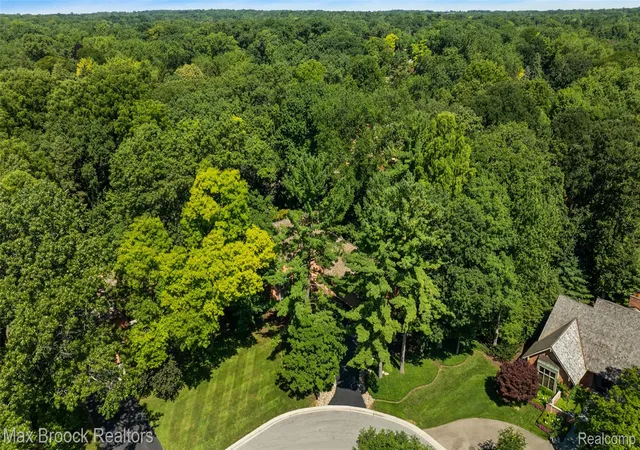 Photo 33 of Condo for sale at 3546 Bloomfield Club Dr, Bloomfield Charter Township Oakland, MI 48301 | MLS# 20261069243 | Listing updated on 2026-08-29