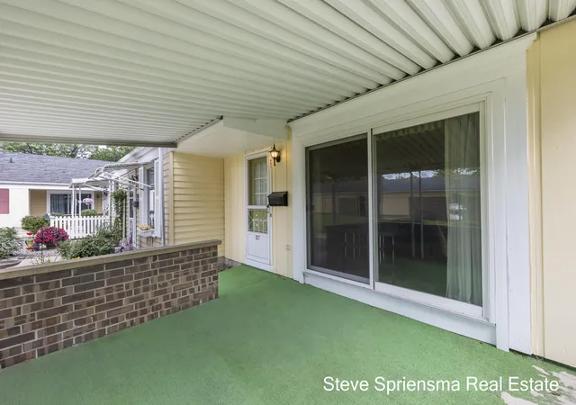 Listing Photo 4 - Condo for sale in building located at 627 Carriage Ln, Jenison, MI 49428