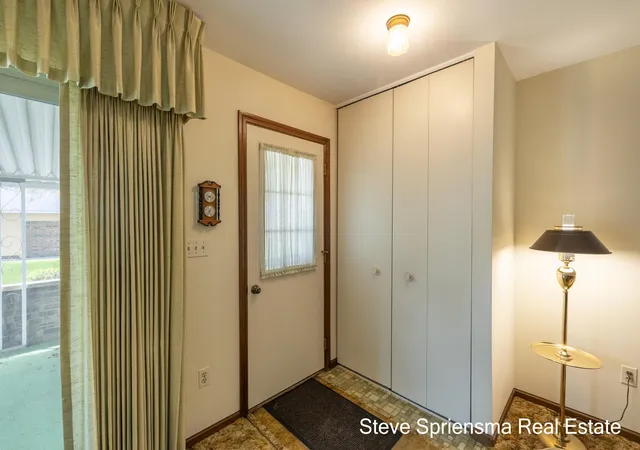 Listing Photo 5 - Condo for sale in building located at 627 Carriage Ln, Jenison, MI 49428