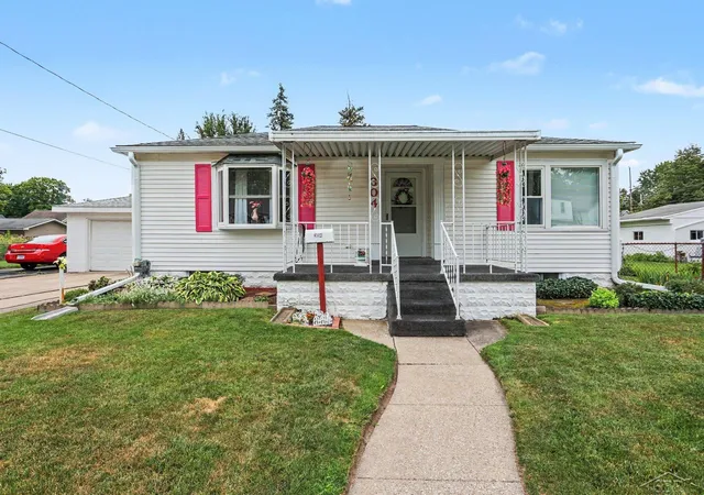 Photo 1 of Sale Pending at 304 E Jeanette St, Bay City City Bay, MI 48706 | MLS# 61050220162 | Listing updated on 2026-09-03
