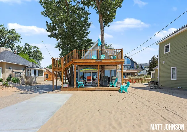 Photo 1 of Single family home for sale at 1682 Beach St, Muskegon City Muskegon, MI 49441 | MLS# 71026045837 | Listing updated on 2026-08-30