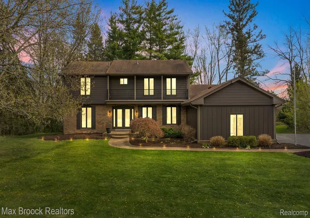 Photo 1 of Single family home for sale at 5240 Clarendon Crest St, Bloomfield Charter Township Oakland, MI 48302 | MLS# 20261069274 | Listing updated on 2026-08-29